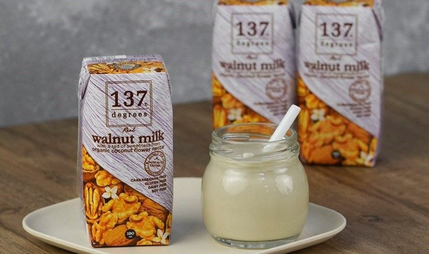 Lốc 3 hộp sữa đậu nành hạt óc chó truyền thống 137 Degrees 180 ml (từ 1 tuổi) 