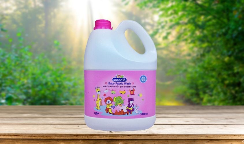 Nước giặt xả quần áo cho bé Kodomo Sweetie Care hương thảo can 3 lít