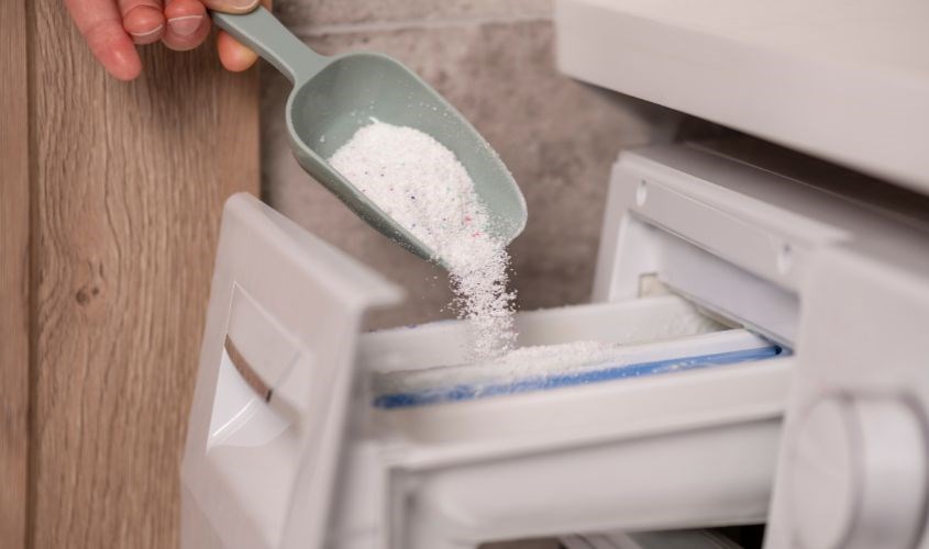 Thường để lại cặn bột giặt khi dùng máy giặt