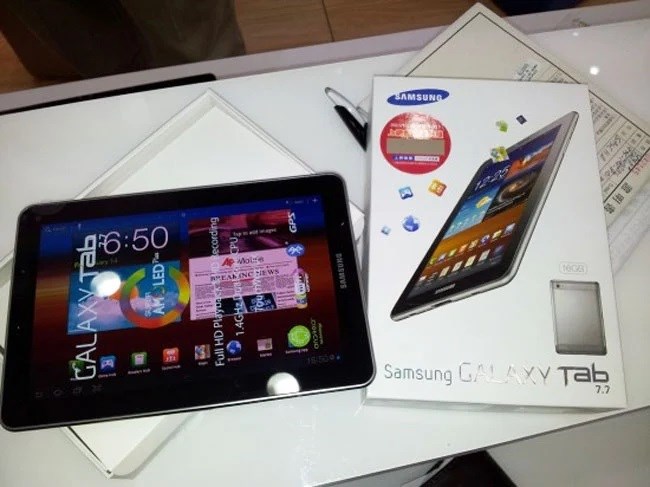 Samsung Galaxy Tab 7.7 được tích hợp màn hình Super AMOLED Plus