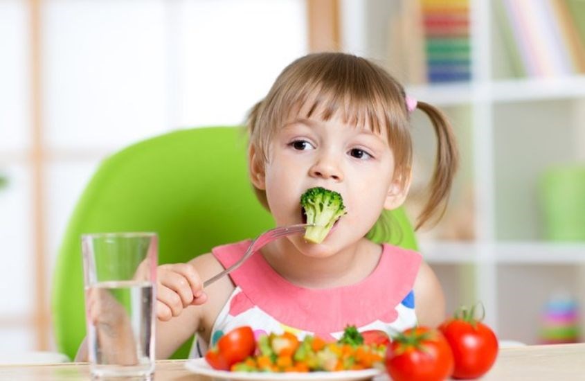 Bổ sung chất xơ cho trẻ trong giai đoạn ăn dặm