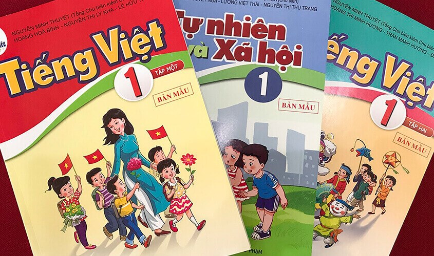 Sách giáo khoa là vật dụng sẽ gắn bó với bé trong suốt một năm học