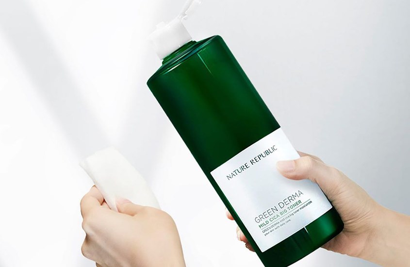 Toner cấp ẩm làm dịu da Nature Republic Green Derma Mild chiết xuất Rau Má và Keo Ong 500 ml