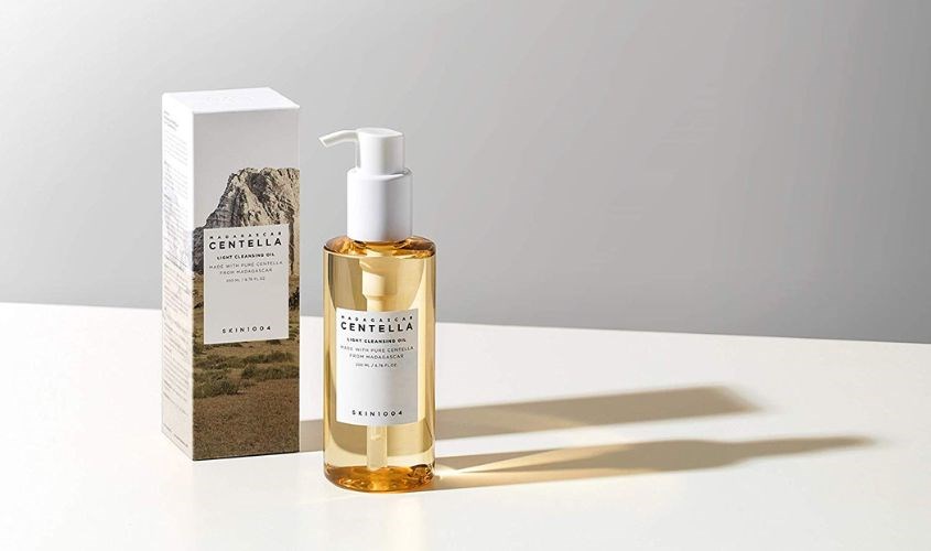 Dầu tẩy trang chiết xuất Rau Má Skin1004 Madagascar Centella Light Cleansing Oil 200 ml Dầu tẩy trang chiết xuất Rau Má Skin1004 Madagascar Centella Light Cleansing Oil 200 ml