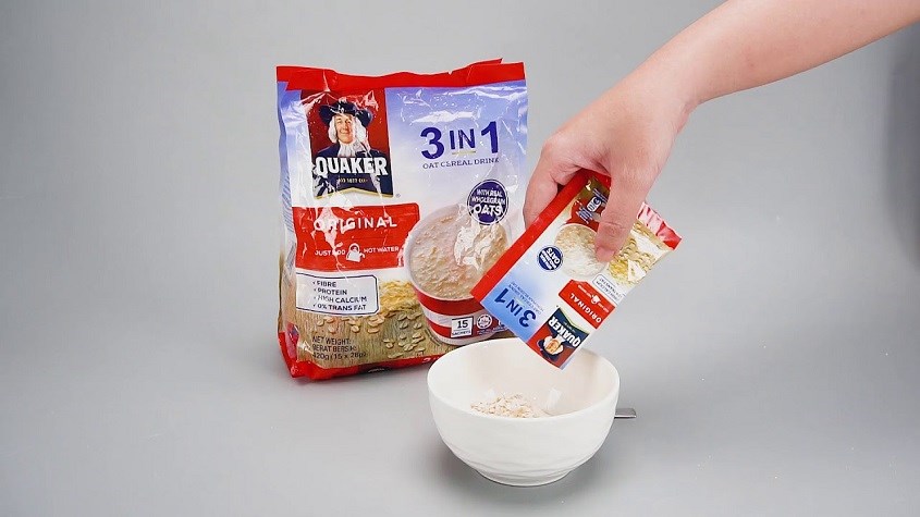 Yến mạch nguyên chất cán mỏng vị truyền thống Quaker 420g (dành cho bé từ 3 tuổi)