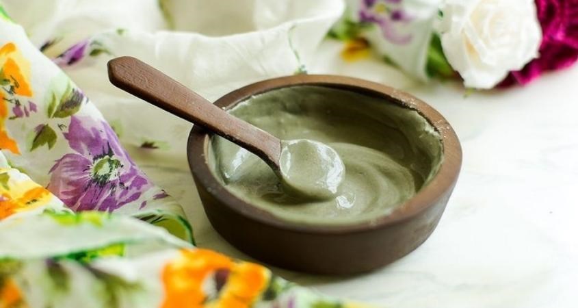 Đất sét xanh giúp kiểm soát nhờn trên da hiệu quả