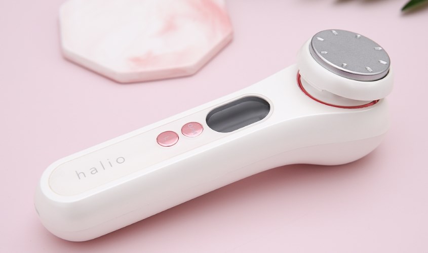 Máy massage mặt và cổ đẩy tinh chất Halio Ion Hot & Cool Coral