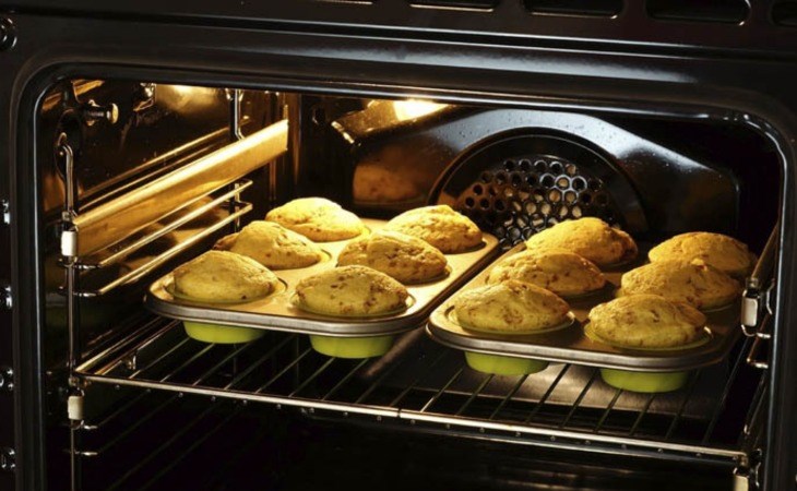 Quạt đối lưu điều chỉnh độ ẩm giúp nướng bánh tơi xốp, không quá khô