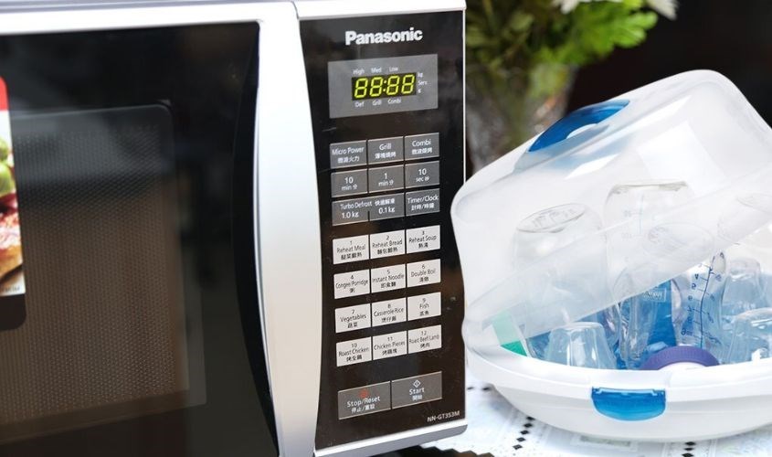 Khử trùng bình sữa bằng lò vi sóng Khử trùng bình sữa bằng lò vi sóng