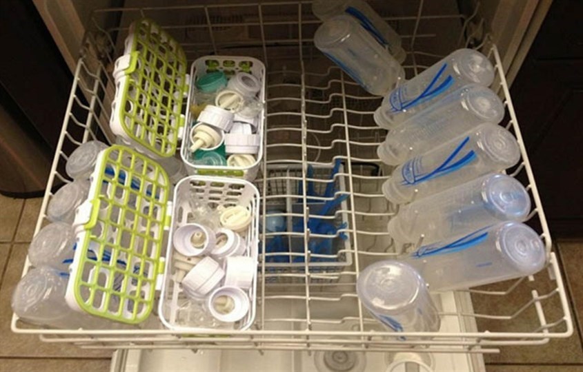 Tiệt trùng bình sữa bằng máy rửa bát Tiệt trùng bình sữa bằng máy rửa bát