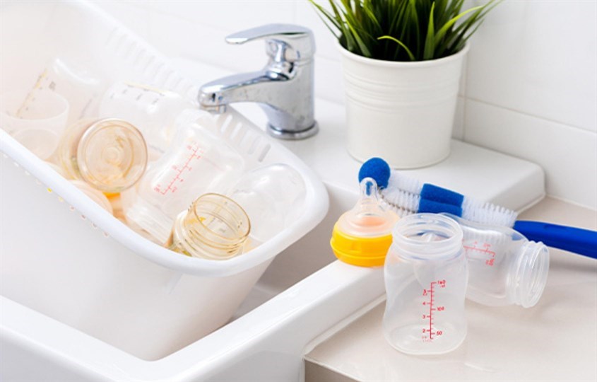 Vệ sinh kỹ bình sữa trong 6 tháng đầu Vệ sinh kỹ bình sữa trong 6 tháng đầu