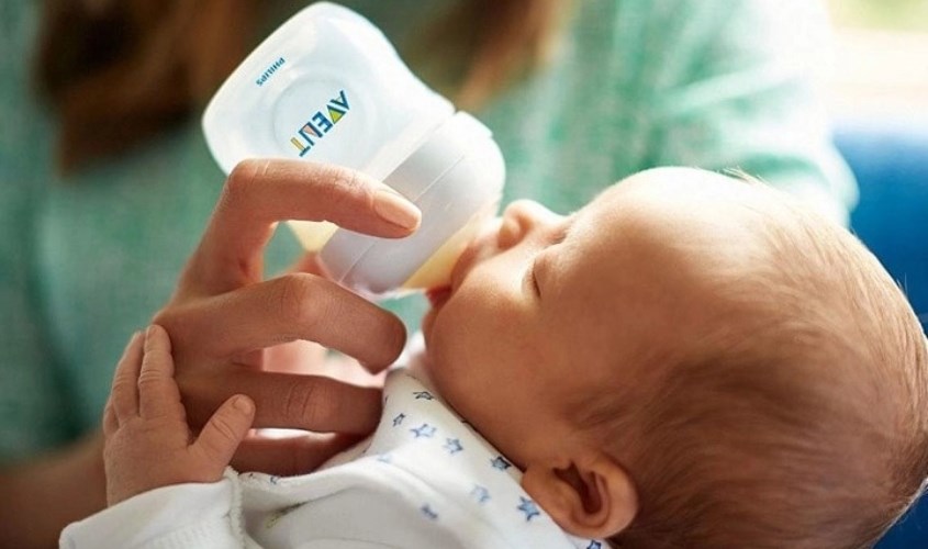 Bình sữa nhựa PP Philips Avent SCF690/13 cổ rộng 125 ml (0 - 1 tháng)