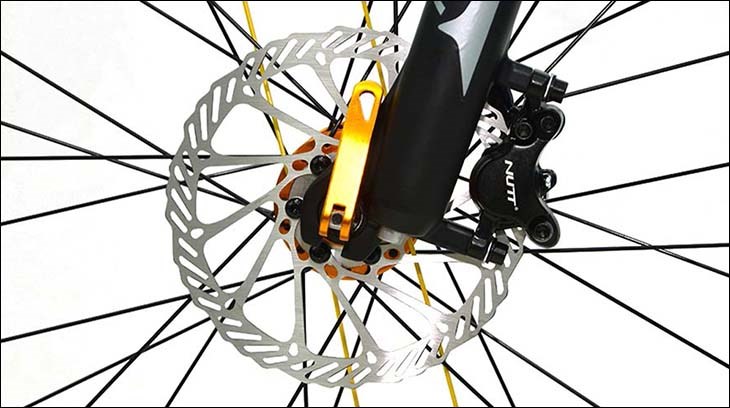 Xe đạp địa hình MTB Forever F1904 27.5 inch sử dụng phanh đĩa nhạy bén, giúp đảm bảo an toàn cho người lái 