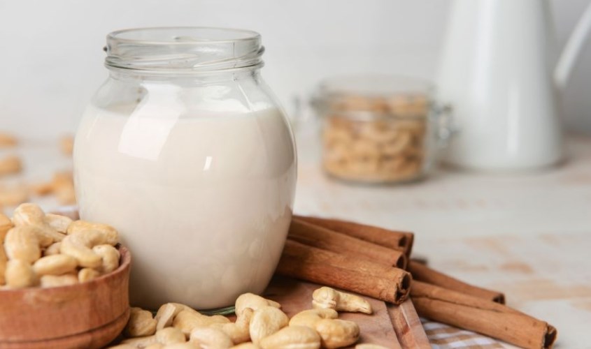 Sữa hạt điều giúp cung cấp chất béo lành mạnh cho sự phát triển toàn diện của trẻ