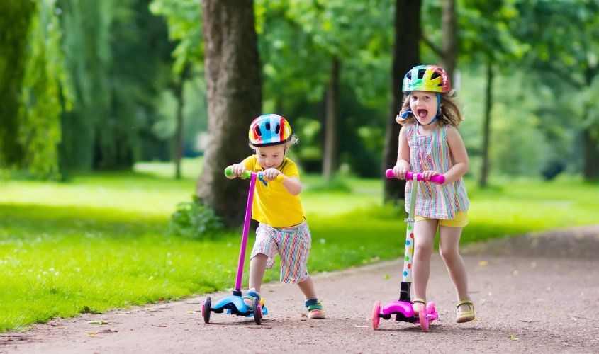 Scooter phù hợp với trẻ em nhờ khả năng thay đổi chiều cao dễ dàng