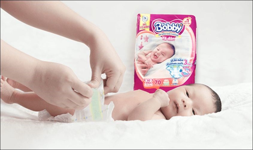 Mẹ nên thay bỉm cho bé trong khoảng thời gian hợp lý