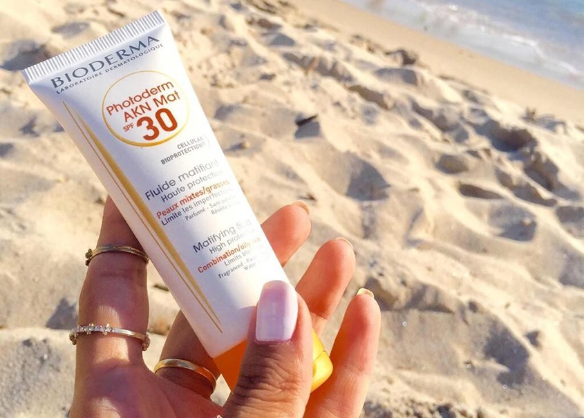 Kem chống nắng Bioderma Photoderm AKN Mat SPF30