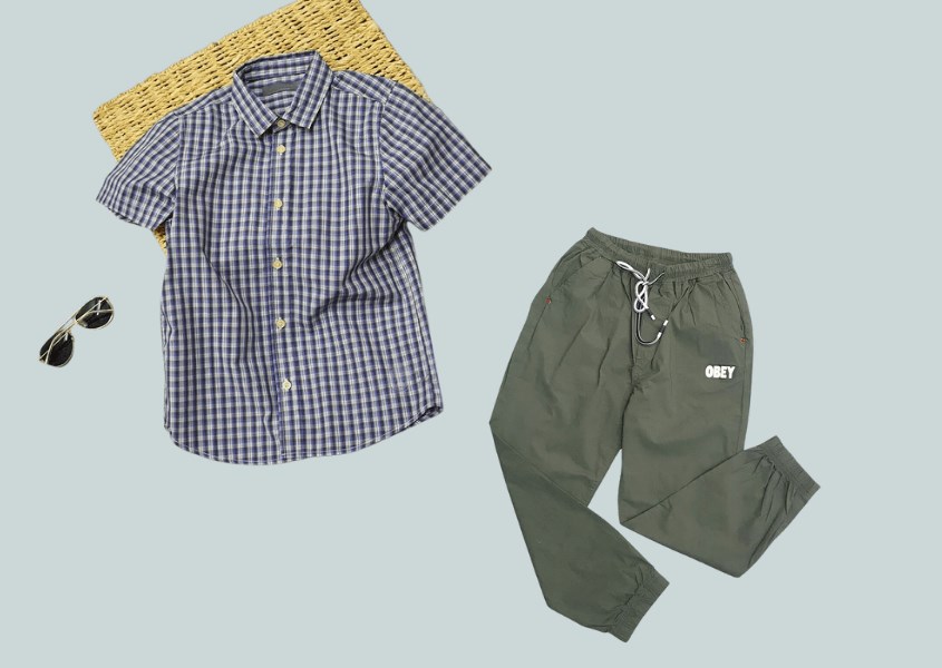 Phối áo sơ mi kẻ sọc, caro bản nhỏ với quần tối màu