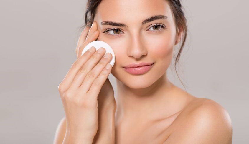 Tẩy trang quá lâu sẽ khiến da bị ăn mòn