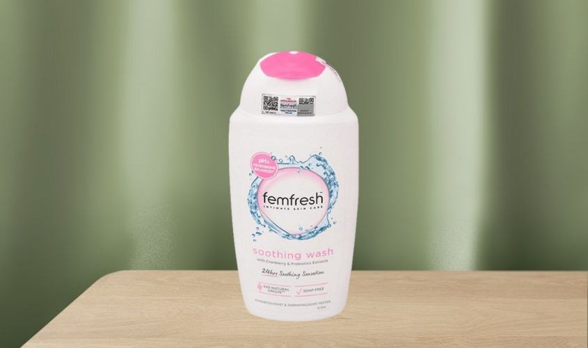 Dung dịch vệ sinh phụ nữ Femfresh Ultimate Care Soothing Wash hương hoa cúc 250 ml