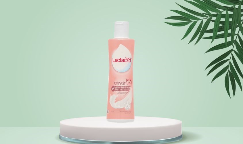 Dung dịch vệ sinh phụ nữ Lactacyd Pro Sensitive hương dịu nhẹ 250 ml