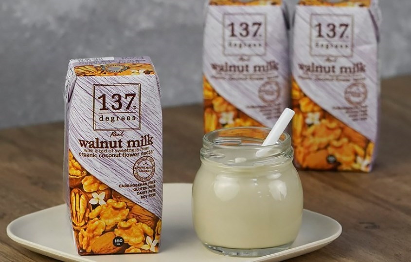 Lốc 3 hộp sữa đậu nành hạt óc chó truyền thống 137 Degrees 180 ml