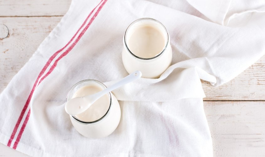 Đối với sữa chua nhà làm, bạn có thể cho vào hũ thuỷ tinh và sử dụng trong vòng 2 ngày