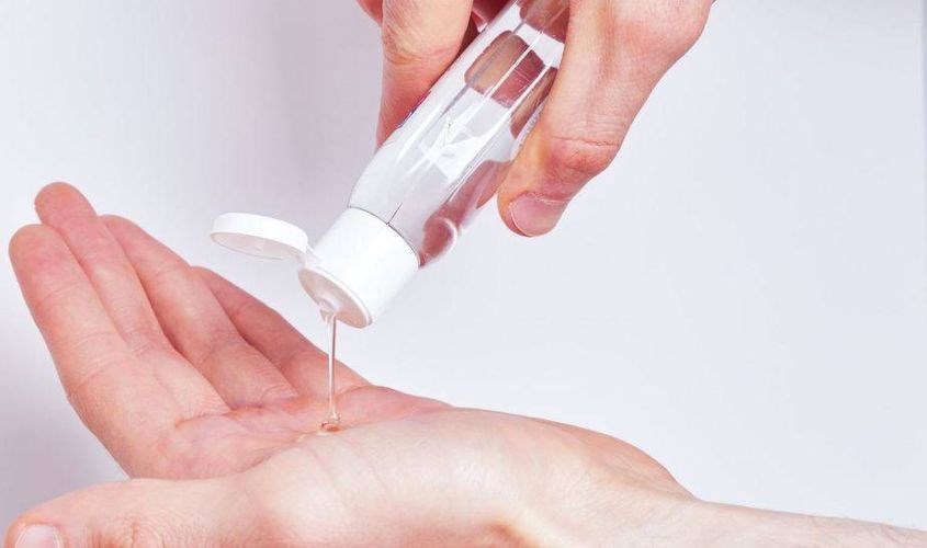 Nên sử dụng dung dịch vệ sinh