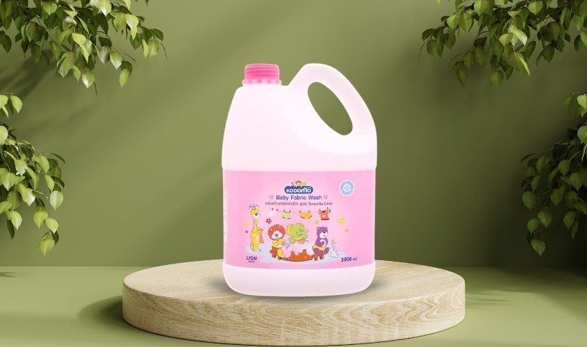 Nước giặt xả quần áo cho bé Kodomo Sweetie Care hương thảo can 3 lít