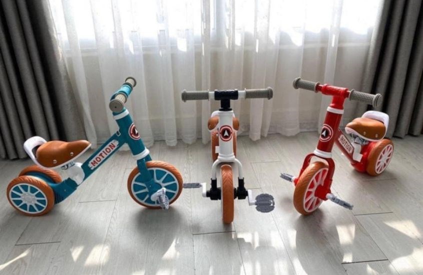 Bố mẹ hãy sắm cho bé một chiếc xe đạp chòi chân Bố mẹ hãy sắm cho bé một chiếc xe đạp chòi chân