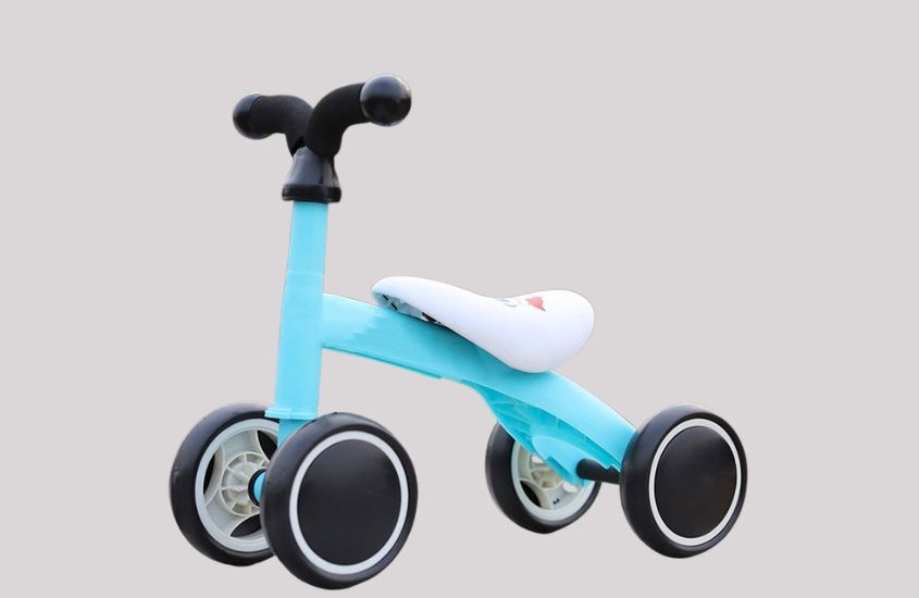 Ngay khi bé đã biết đi, ba mẹ có thể cho bé sử dụng xe chòi Ngay khi bé đã biết đi, ba mẹ có thể cho bé sử dụng xe chòi