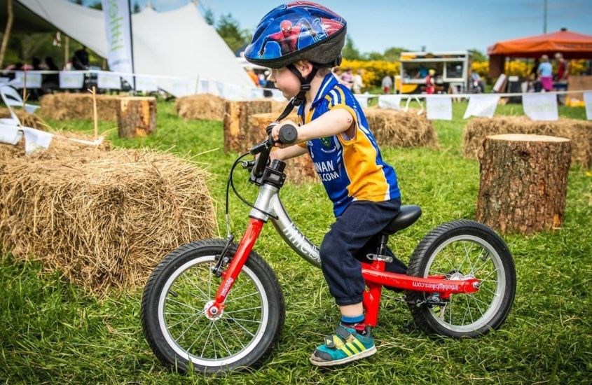 Xe chòi chân phát triển các kỹ năng vận động Xe chòi chân phát triển các kỹ năng vận động