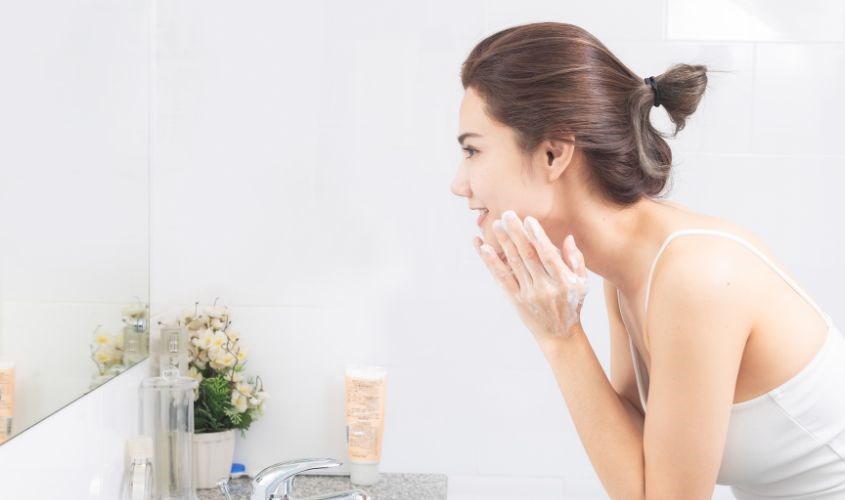 Phun mí mắt màu nâu đen giữ được bao lâu? 3 Nên rửa mặt bằng nước ấm hay nước lạnh thì tốt cho da? Lợi ích, lưu ý