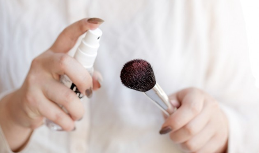 Hướng dẫn cách vệ sinh cọ makeup