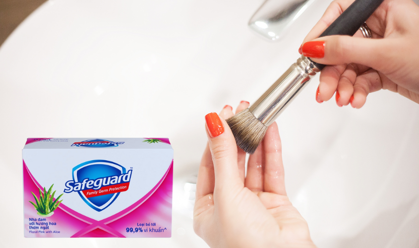 Xà bông cục Safeguard nha đam diệt khuẩn hương hoa thơm ngát 130g