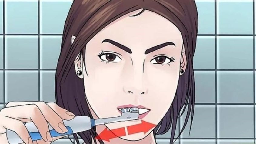 Bước 4: Chải từ bên ngoài đến bề mặt răng bên trong