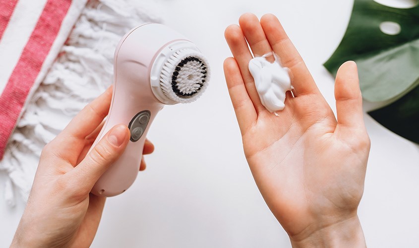 Thường xuyên tẩy phần lông máy rửa mặt