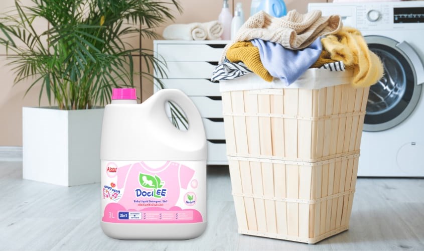 Nước giặt xả quần áo cho bé Docilee Hồng hương Loving Song can 3 lít