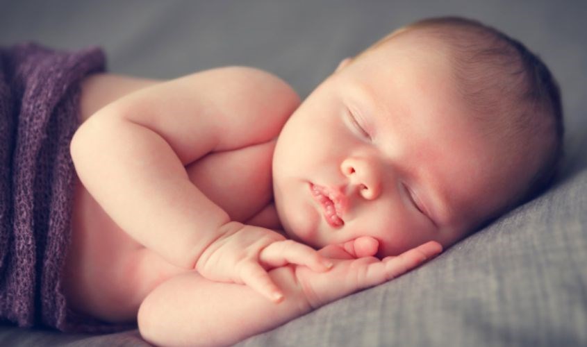 Trẻ sơ sinh sẽ ngủ khoảng 16 giờ một ngày