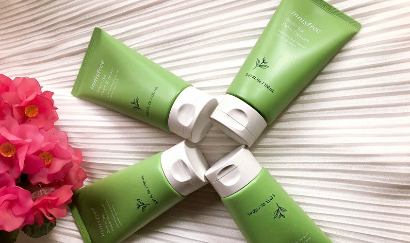 Sữa rửa mặt Innisfree Green Tea Cleansing Foam giúp chống lão hóa da