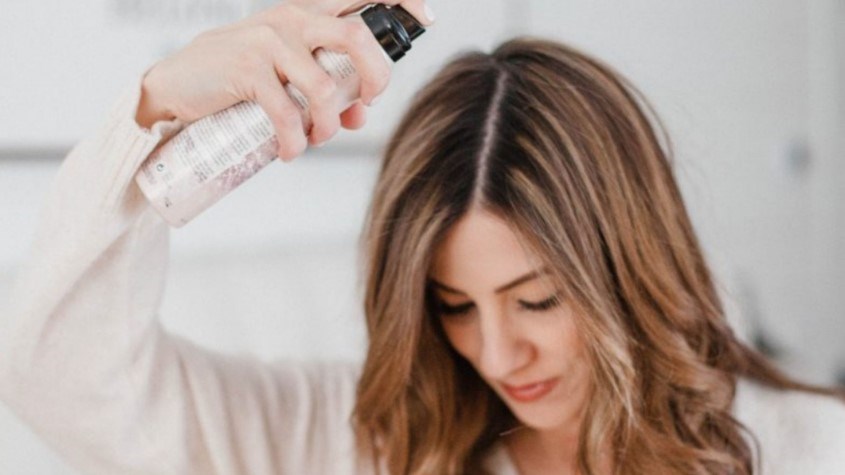 Xịt khoáng giúp chăm sóc tóc mềm mượt