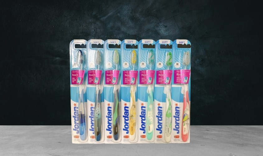 Bàn chải đánh răng Jordan Individual Reach lông mềm - Màu ngẫu nhiên