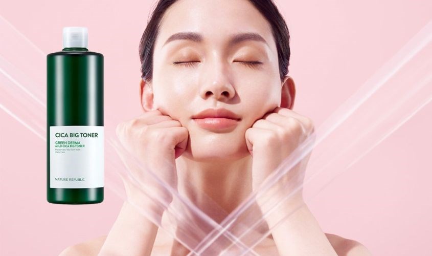 Nước hoa hồng Nature Republic Green Derma chiết xuất rau má và keo ong 500 ml