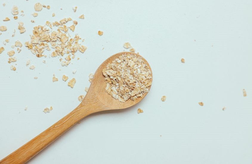 Mẹ chỉ cần thêm vài thìa bột yến mạch vào khẩu phần ăn của trẻ