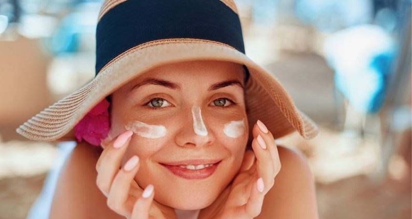 Sử dụng kem chống nắng để bảo vệ da