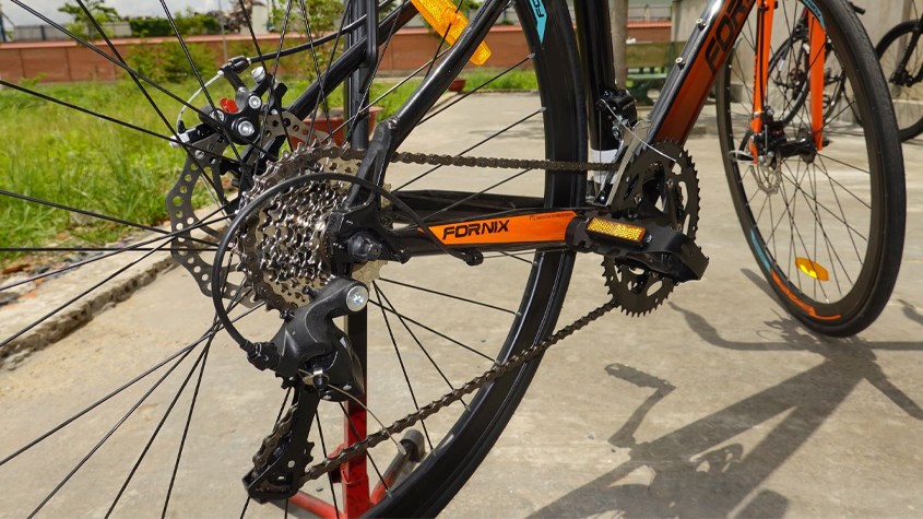 Xe đạp thể thao FORNIX sử dụng hệ thống groupset chất lượng từ Shimano