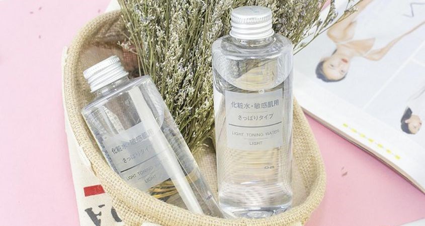 Nước hoa hồng cho da dầu mụn Muji Light Toning Water