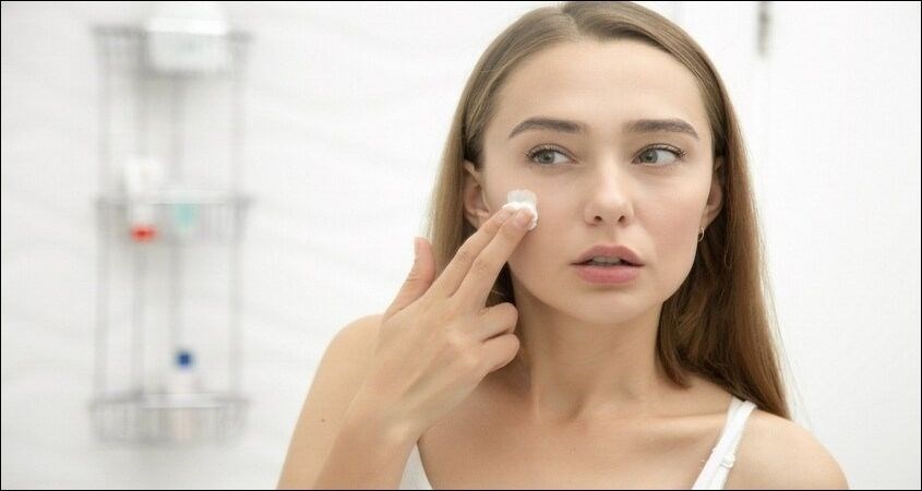 Kem chấm mụn là sản phẩm chuyên điều trị mụn 