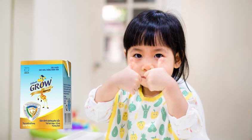 Lốc 4 hộp sữa pha sẵn Abbott Grow Gold hương vani 110 ml