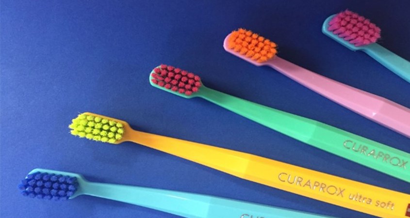 Bàn chải niềng răng CURAPROX CS 5460